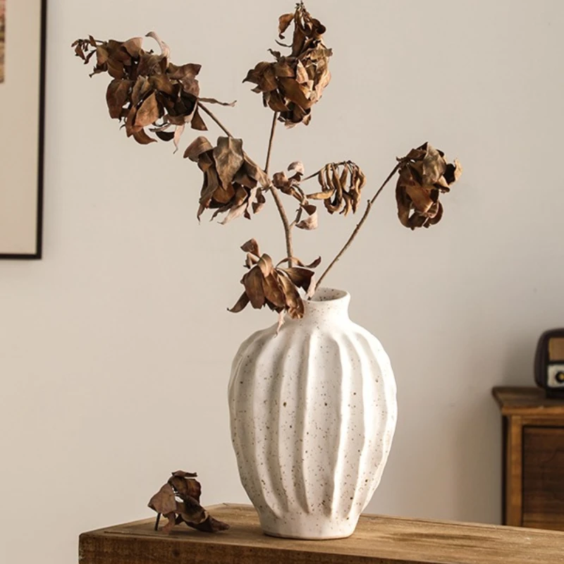 

Wabi-sabi style Zen ornaments vintage nostalgic handmade tea room B&B hotel stoneware matte white ceramic vase
