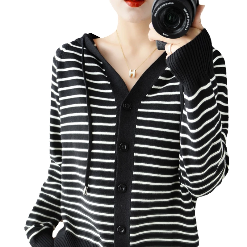 2025 الكلاسيكية شريط مقنعين الصوف سترة المرأة الحياكة الدافئة سترة فضفاضة واحدة الصدر الديكور عالية الجودة الأساسية القمم #1