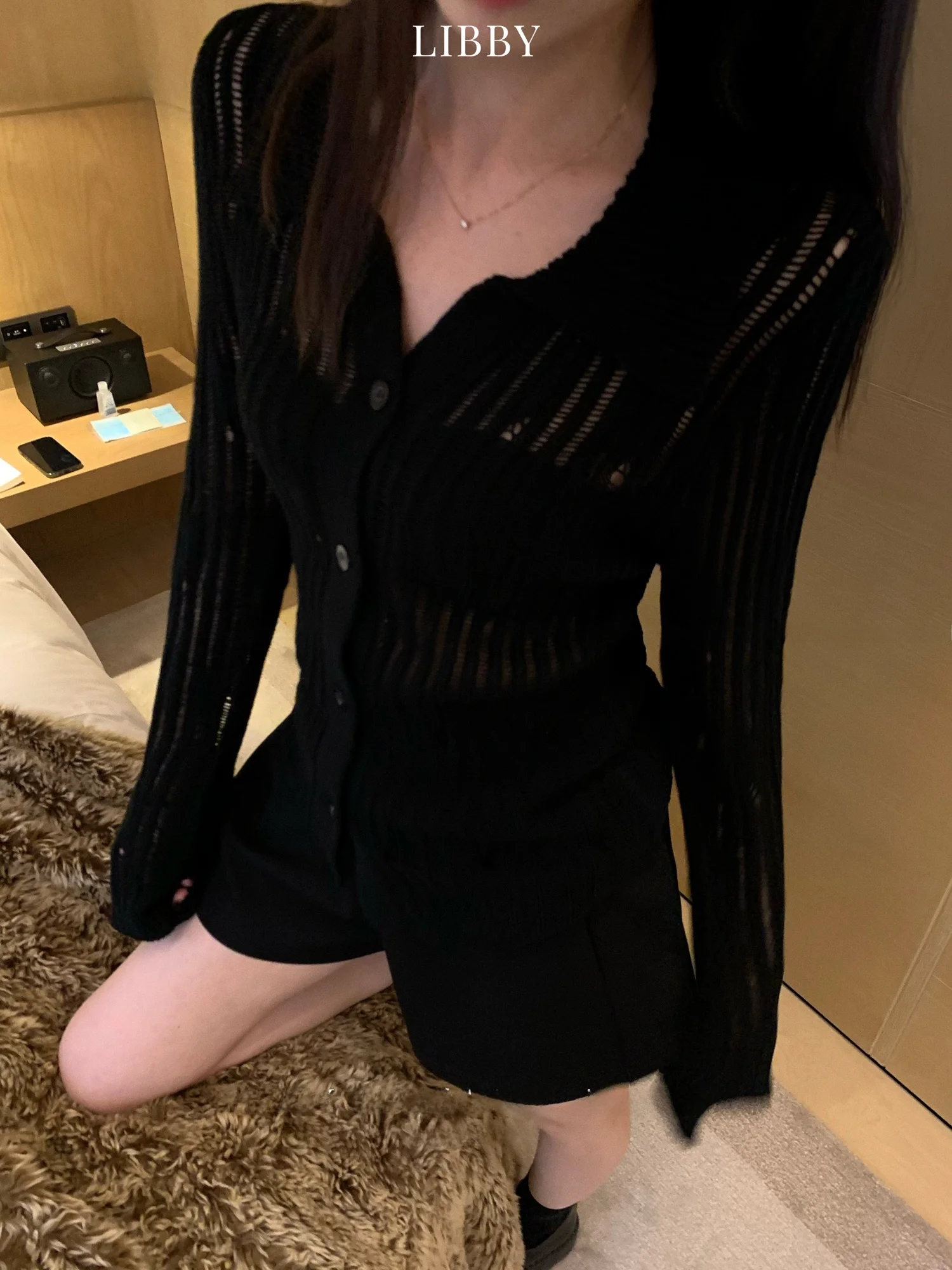 

Libby Bla Aosphere Hollow out Knitted Long Sve V-Ne Slimming Pure Color Sexy Cardigan Women's Faion Spring 2023