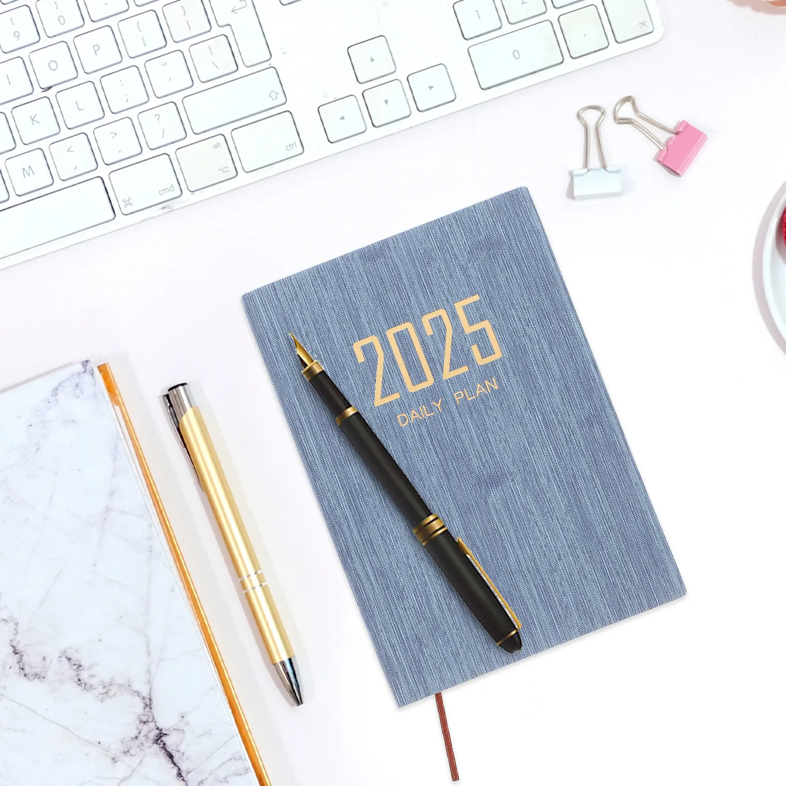 

Ежедневник-планировщик на 2025 год, формат А5, ежедневный, еженедельный, ежемесячный органайзер, бумага для плавного письма, компактный портативный планировщик для студентов