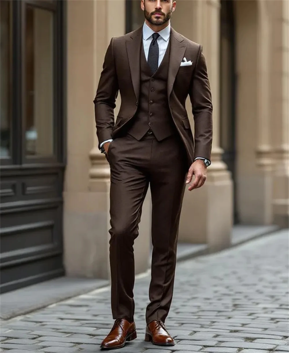 Trajes de hombre marrones hechos a medida 2025 para boda, trajes formales ajustados de 3 piezas, esmoquin para padrinos de boda para eventos (chaqueta + chaleco + pantalones)
