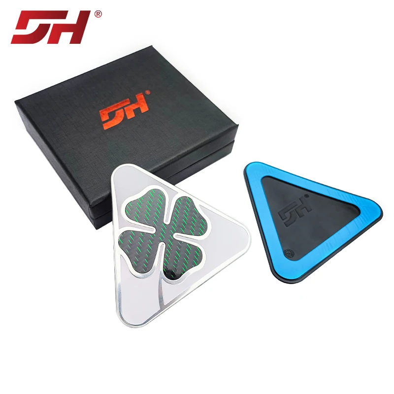 

Automotive carbon fiber clover label suitable for Alfa Romeo Juliet Stelvio Green