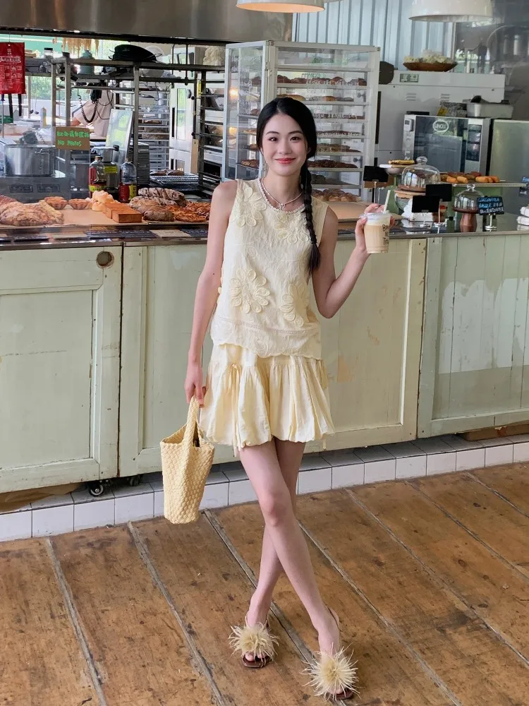 

LAZYZ, лето 2022, новый повседневный комплект из жилета и юбки с цветочной вышивкой, женский модный костюм из двух предметов из полиэстера