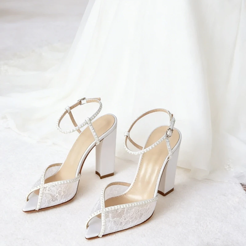 Sandalias de Tacón Ancho con Encaje Blanco y Perlas, Elegantes Zapatos de Novia con Punta en Pico y Correa en el Tobillo, Calzado de Tacón Grueso para Mujer