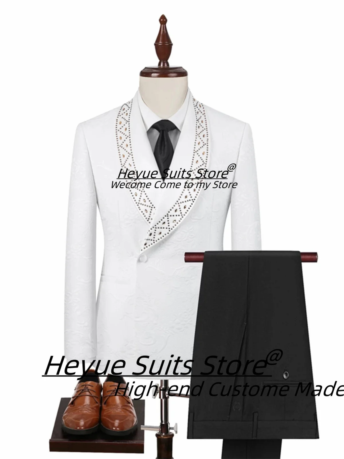 

Роскошные белые жаккардовые мужские костюмы с бриллиантами по индивидуальному заказу, облегающие свадебные смокинги с шалью и лацканами для жениха, комплекты из 2 предметов, мужские пиджаки для выпускного вечера