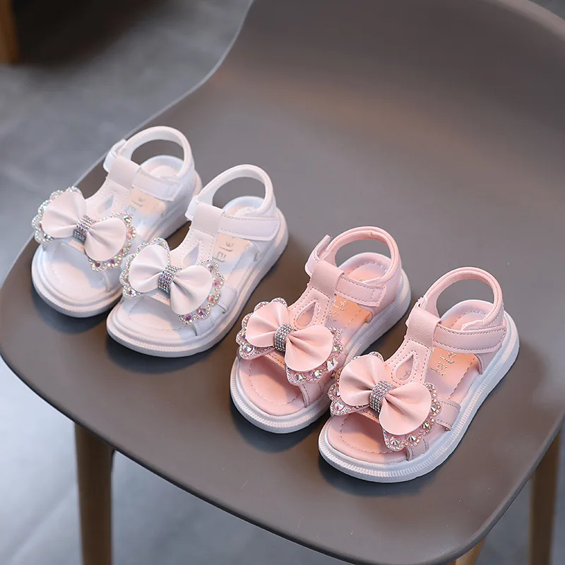 Sandal Anak Perempuan Musim Panas Sepatu Anak Perempuan Bayi Berlian Imitasi Pita Imut Sepatu Putri Hak Datar Lembut Mode Sandal Pantai Anak-anak Pink H140