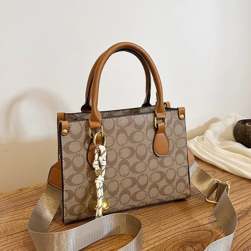 

Luxury Vintage Shopper Purse For Women With Crossbody Function Solid Color And Elegant Designer Logo Charm