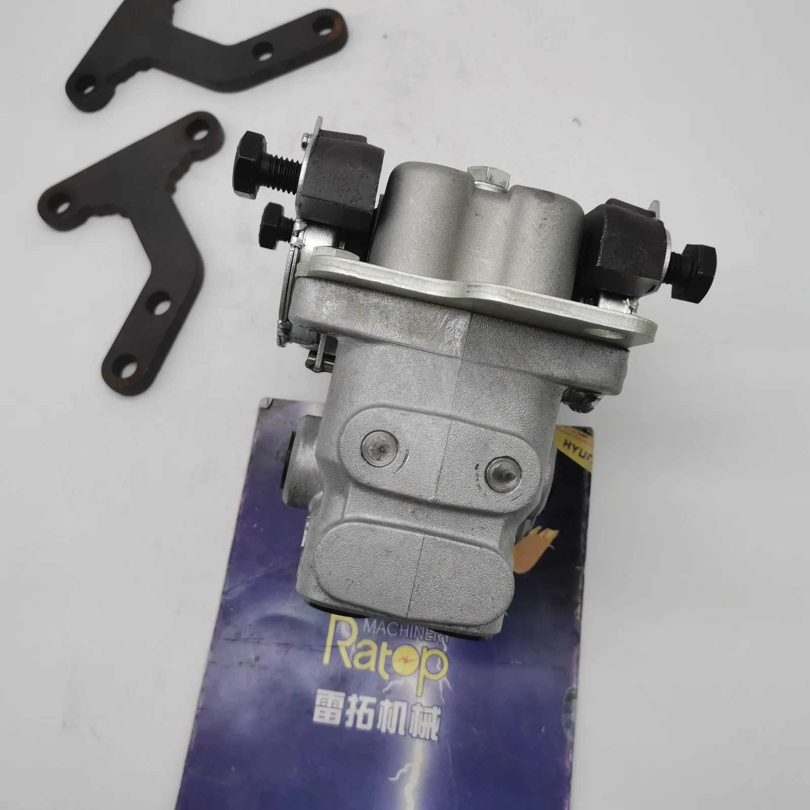 702-16-01950 Pilot Foot Valve Replace 702-16-01951 For Komatsu PC50MR-2 PC56-7 Excavator Travel Control Foot Pilot Valve