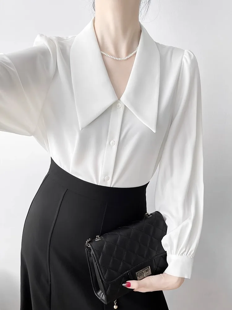 

Белая женская атласная блузка с длинным рукавом, V-образным вырезом, свободного кроя, в корейском стиле, из полиэстера, однотонная, для повседневной носки