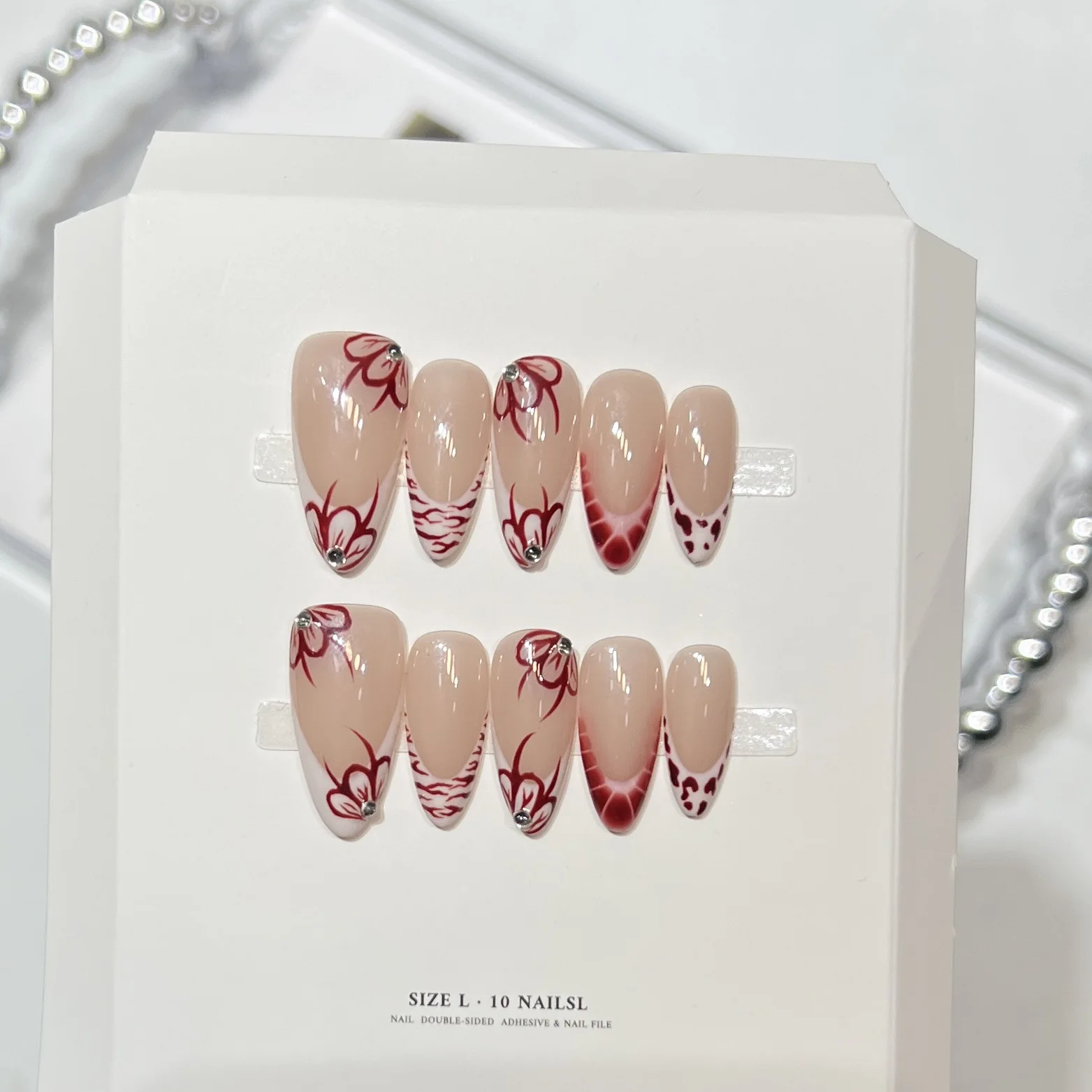 10 szt. Ręcznie Robione Średnie Owalne Paznokcie Naklejane Nude Różowy Biały Francuski Czerwony Wzór Kwiatowy Sztuczne Paznokcie Do Noszenia Porady dotyczące Stylizacji Paznokci dla Dziewczyn