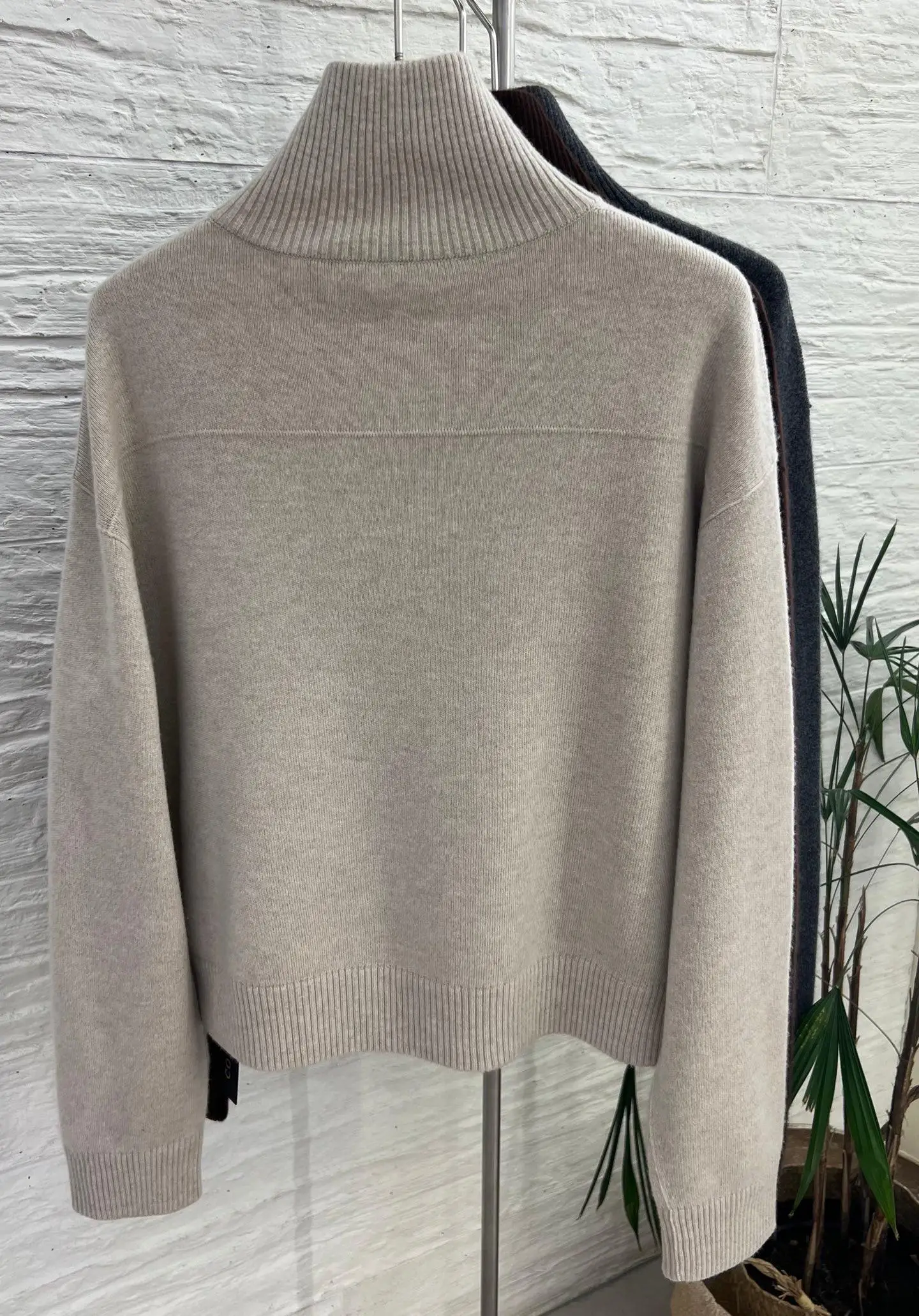 Cárdigan de punto de cachemira con cremallera y cuello alto para mujer