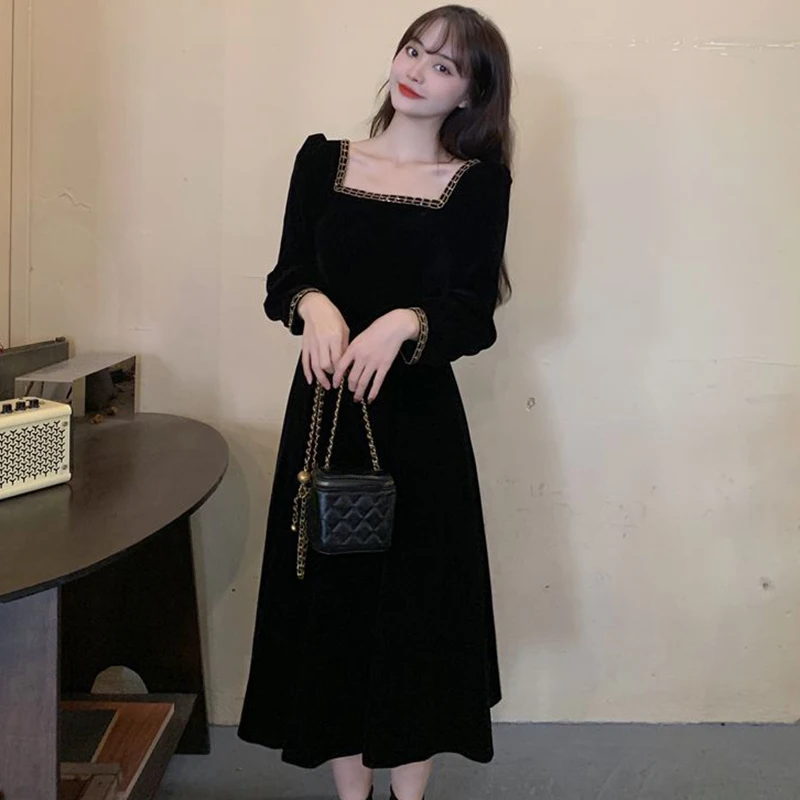 New Women Retro Style Designer Golden Edged Velvet Banquet Dress Hot Sale Autumn Lady Chic Luxury Square Neck Long Sleeves Dress