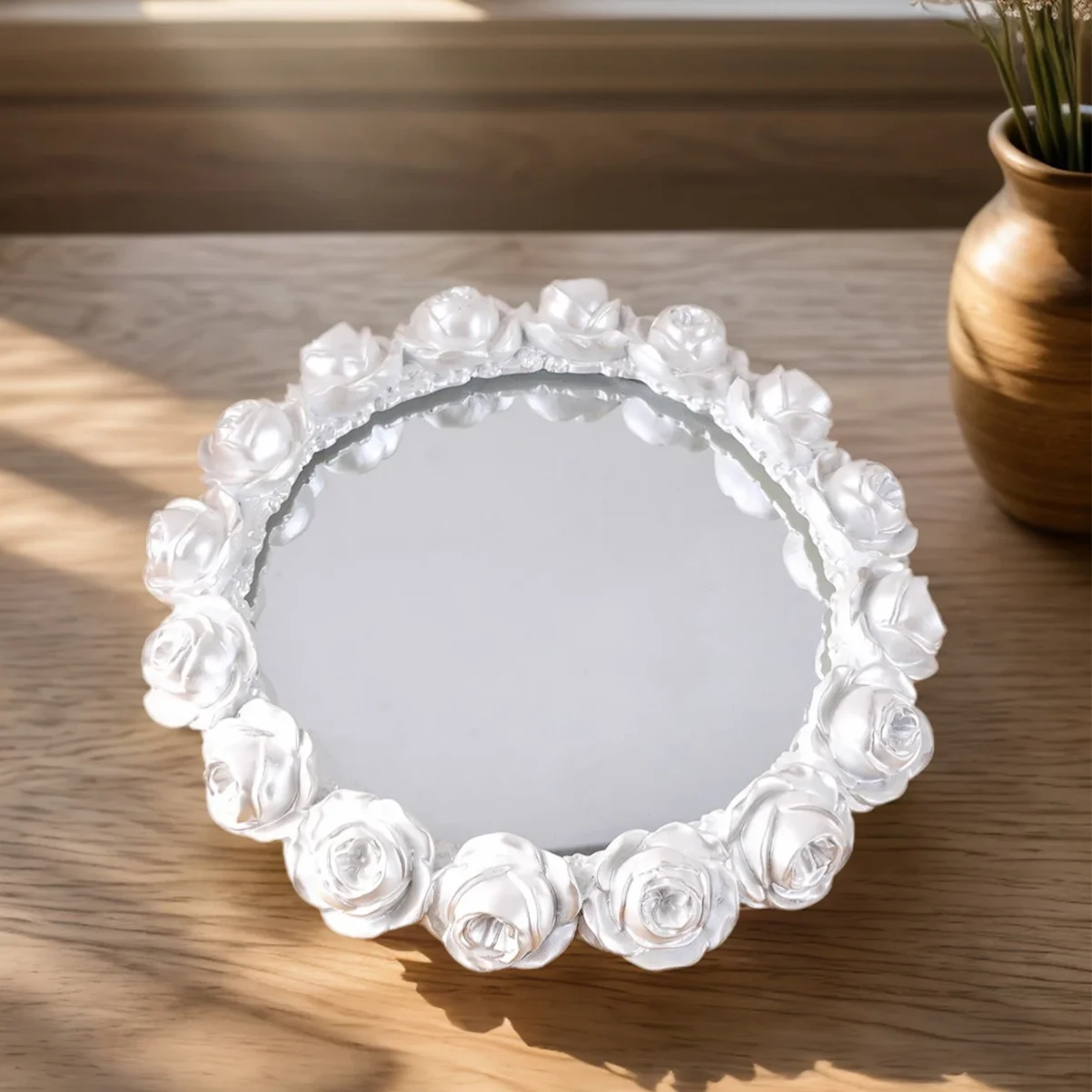 

1PC, European-style rose garron-shaped resin mirror-finished decorative tray, suitable for storing shooting props and cosmetics