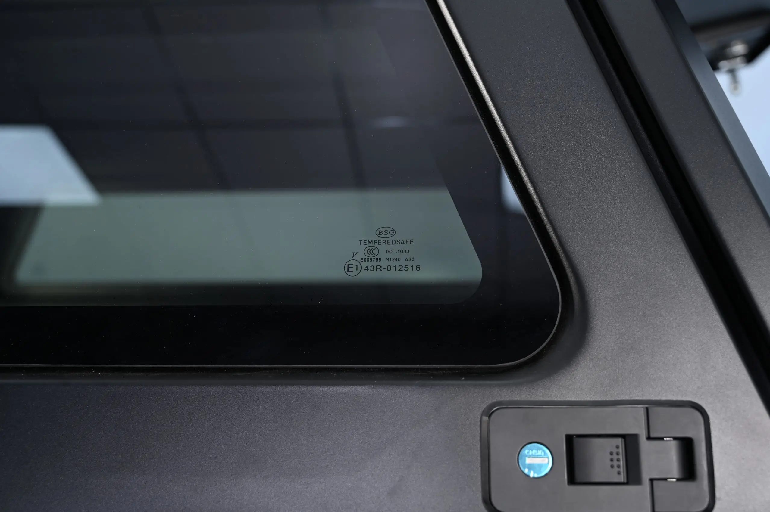 مظلة شاحنة بيك اب 4*4 - أغطية شاحنة ذات غطاء ألومنيوم خفيف الوزن لـ F150 5.5FT