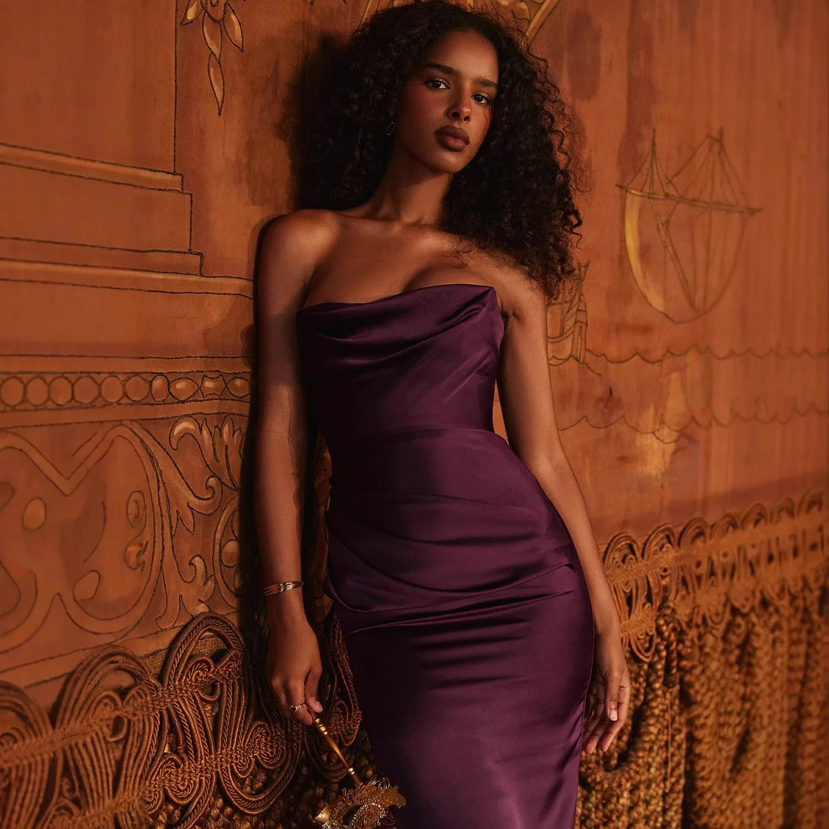 مثير المرأة موضة جديدة مثير الخصر مطوي الساتان خارج الكتف سليم صالح فستان خمر 2025 فستان صيفي رداء Vestido النساء الطرف