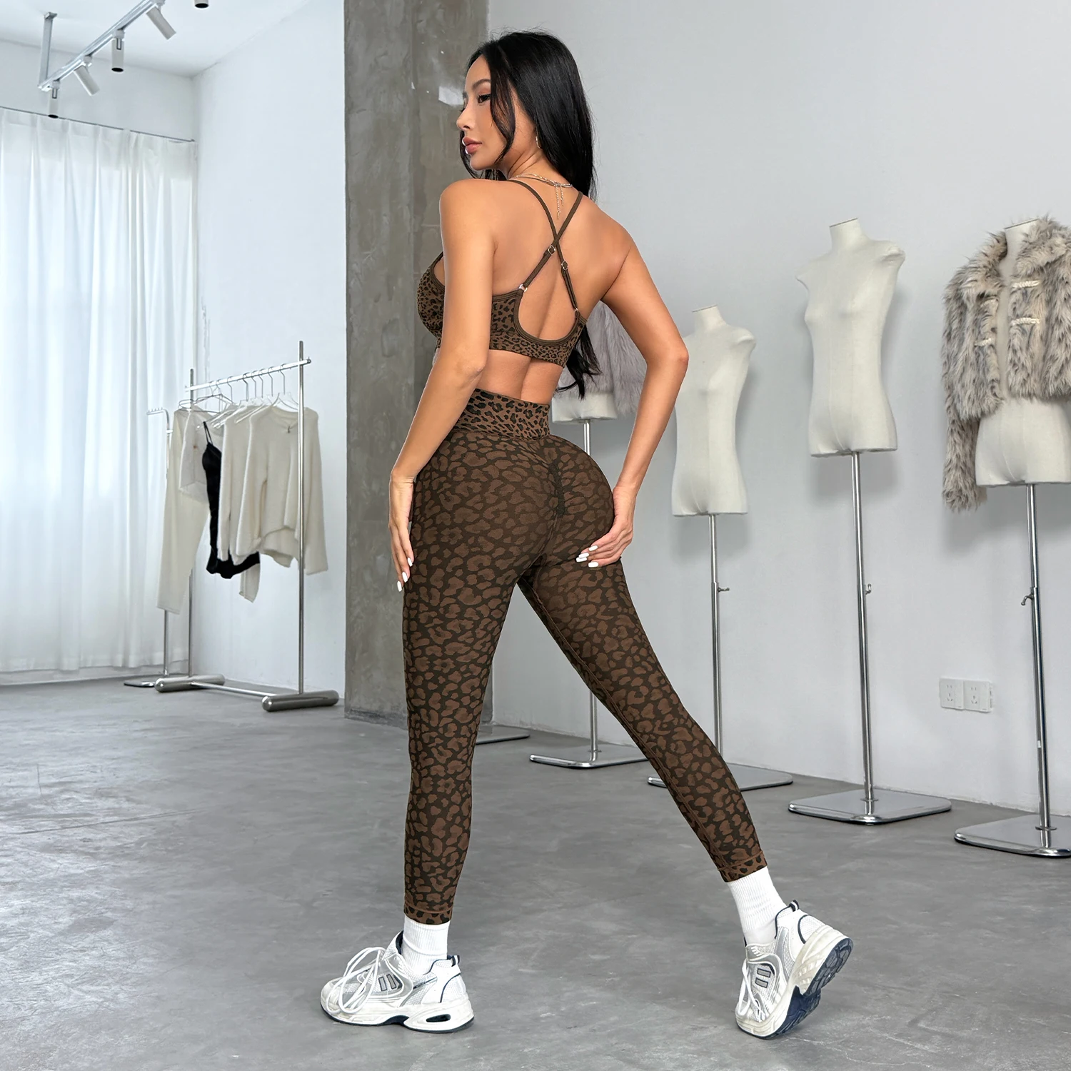 2Pcs Women's Seamless Yoga Set Brown Leopard Print Back Criss Cross Shockroof Sports Bra High Waist Leggings For Fitness Workout