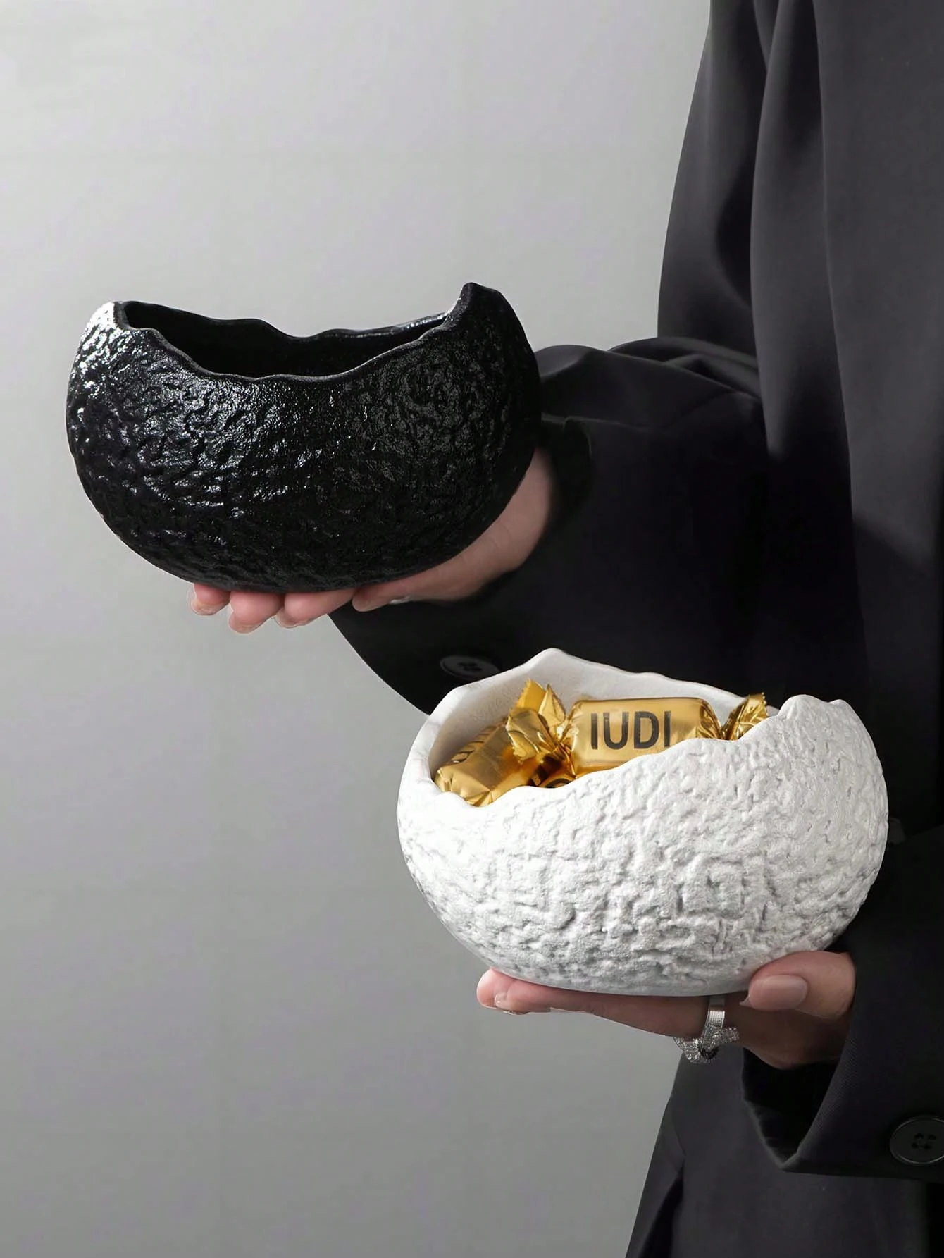 1pc Ceramic Bowl, Textured Craft Tray, Tableware, Black & White Color, Irregular Wavy Edge Shape with Textured Detail