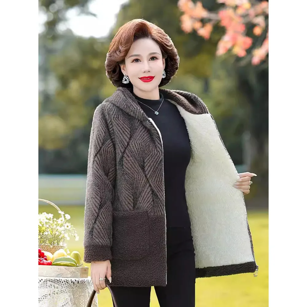 

New Middle-aged Mother Winter Jacket Thicken Warm Hooded Lambs Wool Padded Parkas Women Imitation Mink Velvet Coats Overcoat 5XL