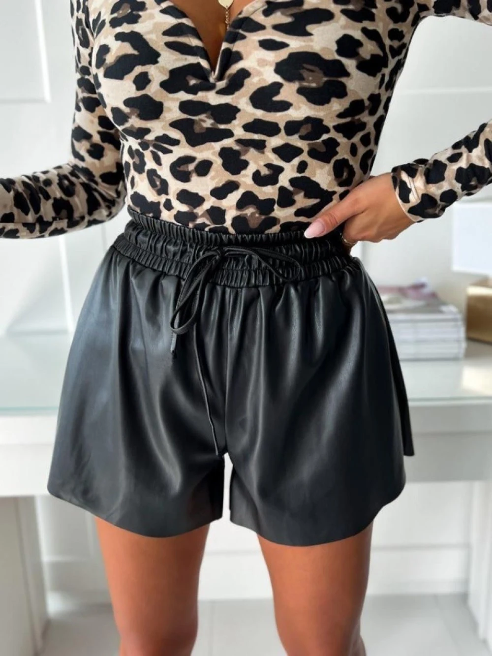 

Hot Sale Spring and Summer New Retro Niche High Waist Drawstring Tie PU Leather Wide Leg Casual Pants Shorts Female Short Pants