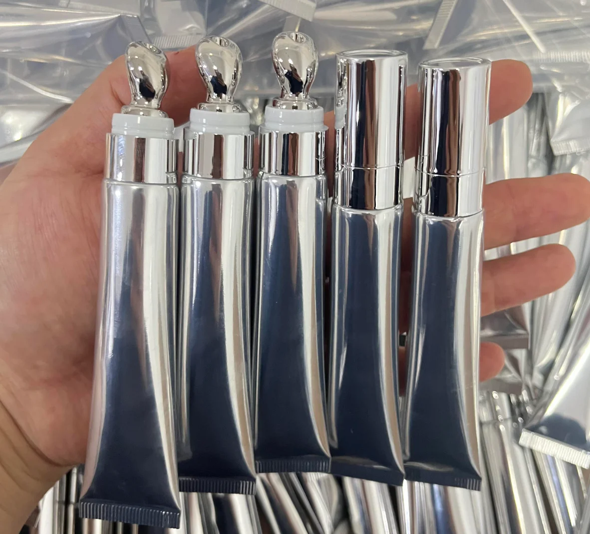 립글로스 튜브 스퀴즈 플럼퍼 오일 용기 병 프라이빗 라벨 빈 실버 골드 튜브 신디자인 알루미늄 합금 헤드 15ml