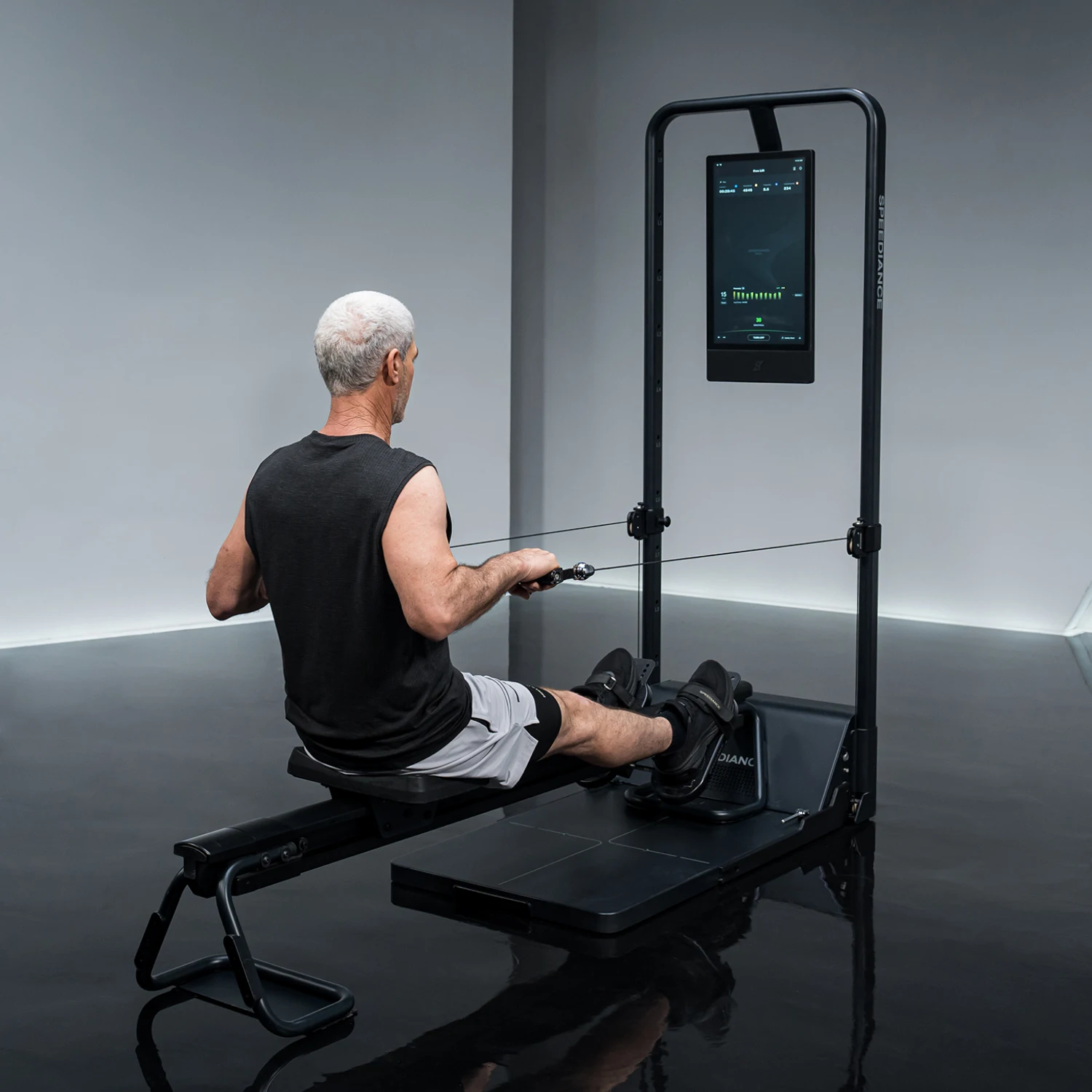 جهاز تدريب القوة الرقمي من سبي - مراجعة Smart Home Gym وسعره