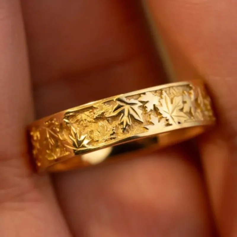 Classic relief cameo maple leaf  rings for women light luxury without inlaid luster ring couple's banquet fine jewelry gift