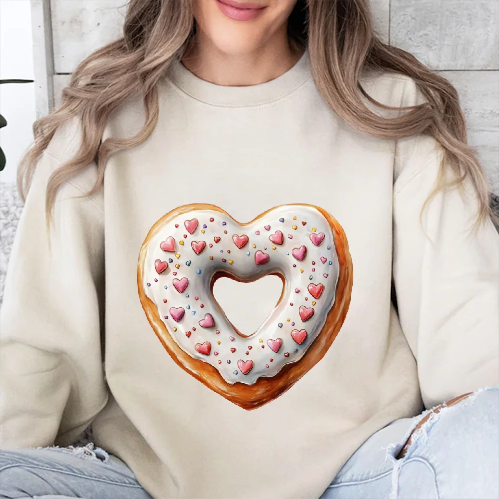 

Y2k Graphic Sweatshirt Heart Donut Sweet Food Print Clothes Casual Oversize Wear Trendy Dessert Design Love Style Sweatshirt
