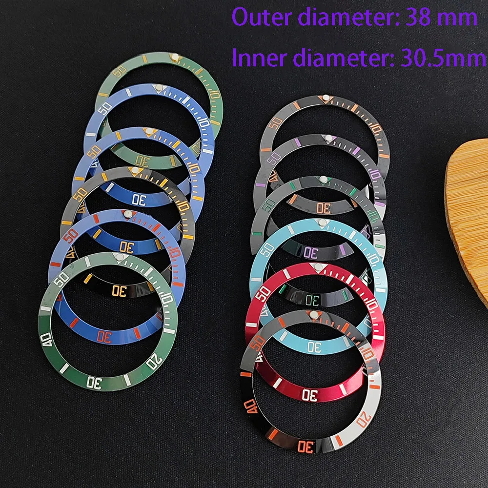 La bisel luminoso de 38 mm es adecuada para insertos cerámicos de alta calidad con un diámetro interior de 31,5 mm en 40 mm. Accesorios para cajas.