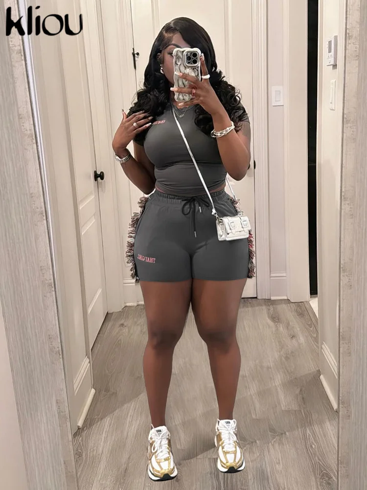 Kliou setelan 2 potong untuk wanita, kaus kasual lengan pendek leher O + celana pendek rumbai perban, pakaian olahraga