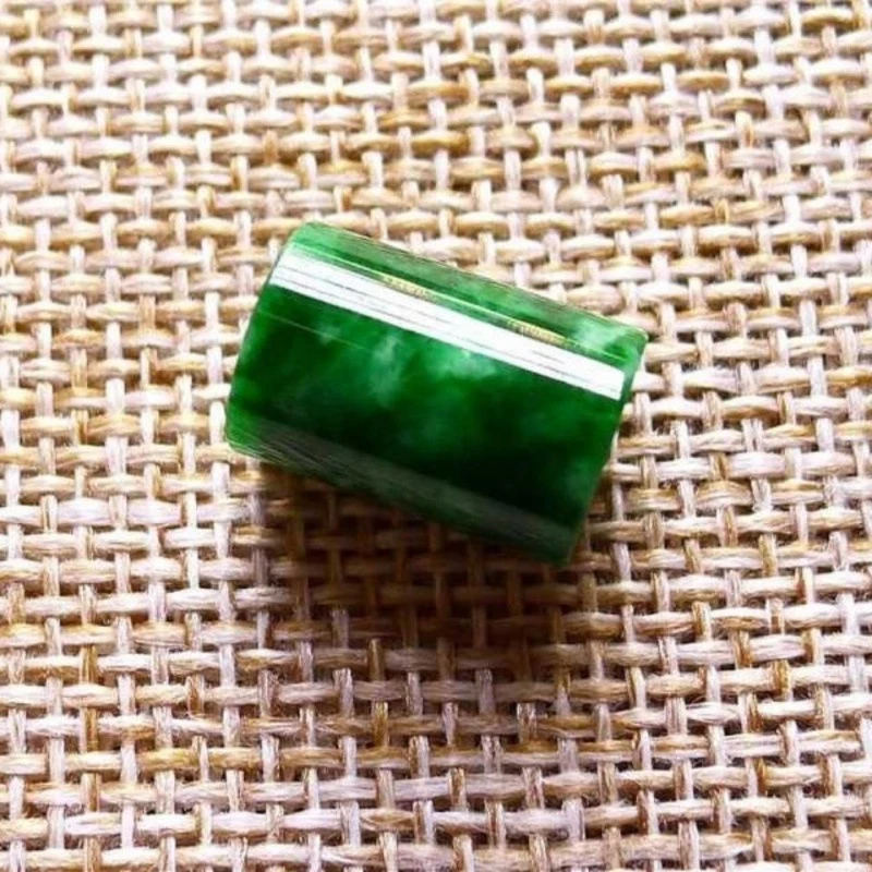 

Old Mine Jadeite Lulutong Pendant, Sun Green Dry Green Jade, Green Flower Green Barrel Bead, Quartzite Jade Necklace