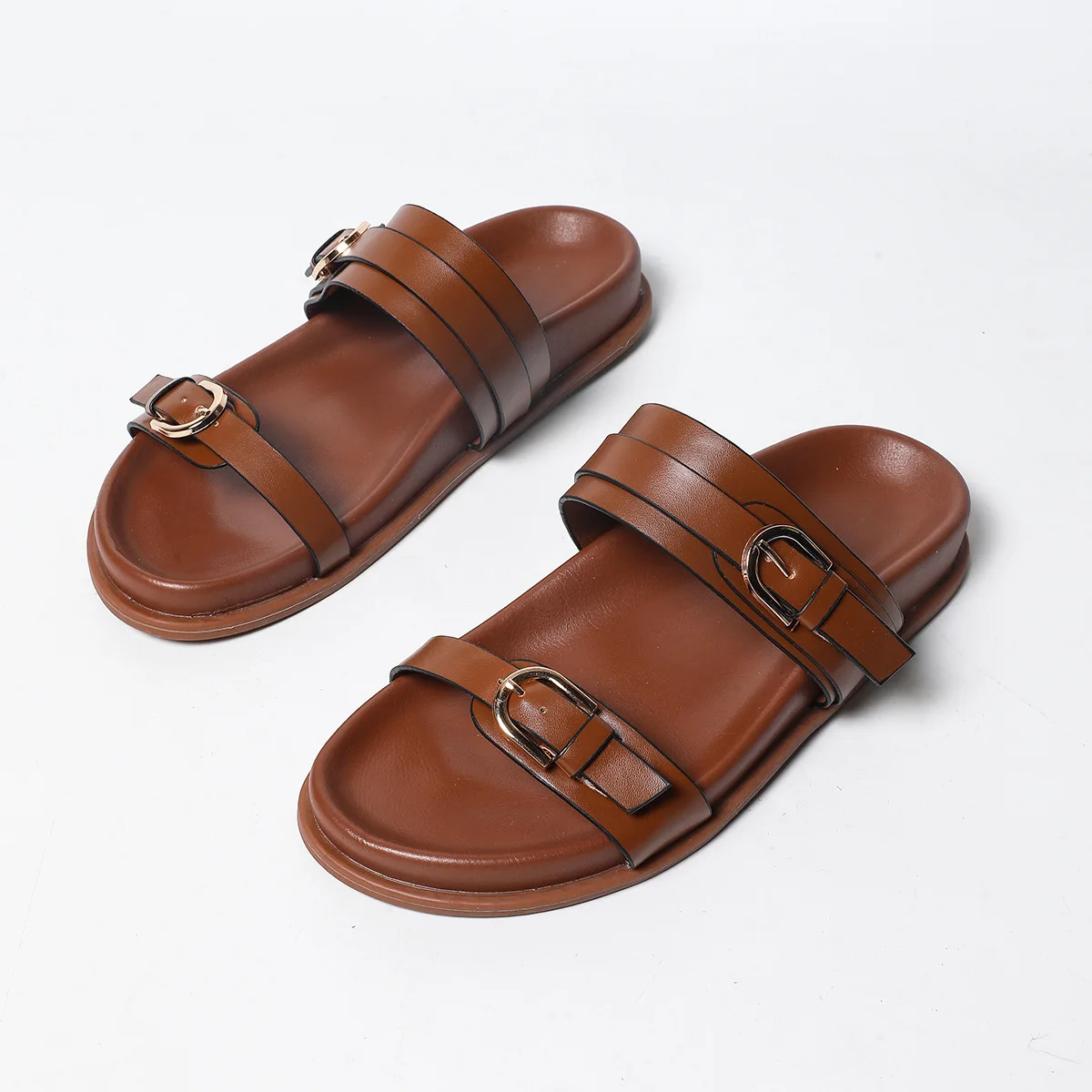 

2026 women/men's new leather slippers with thick sole and buckle strap fashionable sandals for wearing outside slippers 36-43