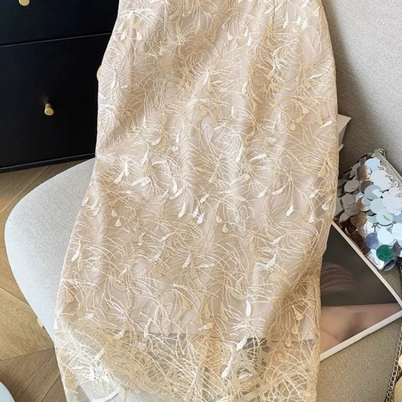 

2025 Lace Skirt High Waist Three-dimensional Embroidered Temperament One-step Skirt Solid Color Versatile Retro Hip-pack Skirt
