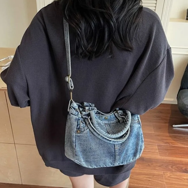 

Модная джинсовая сумка-тоут, женская простая сумка на плечо большой вместимости, женская повседневная универсальная ручная сумка через плечо, 2025