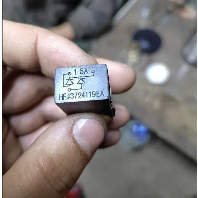 Working in XCMG original crane throttle relay HFJ3724119EA throttle switching relay throttle diode
