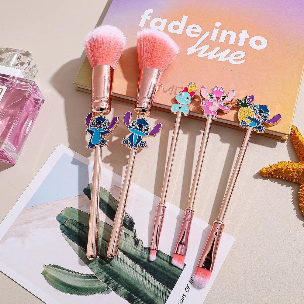 Nuevo juego de brochas de maquillaje Disney Stitch, 5 uds., base suave y esponjosa, colorete, herramientas cosméticas bonitas con bolsa, regalo de Navidad perfecto