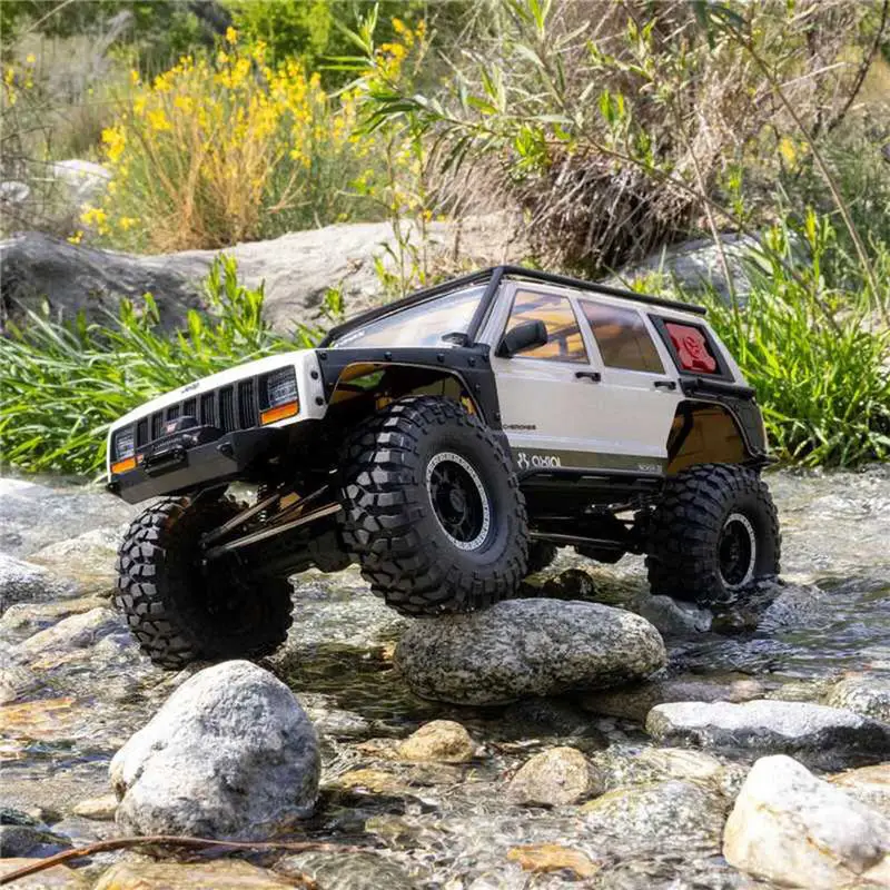 AXIAL1/10 SCX10  Iii Brush Motor 3-Way Remote Control Cherokee Xj Four-Wheel Drive Brush 3s Climbing Car Rtr Version.