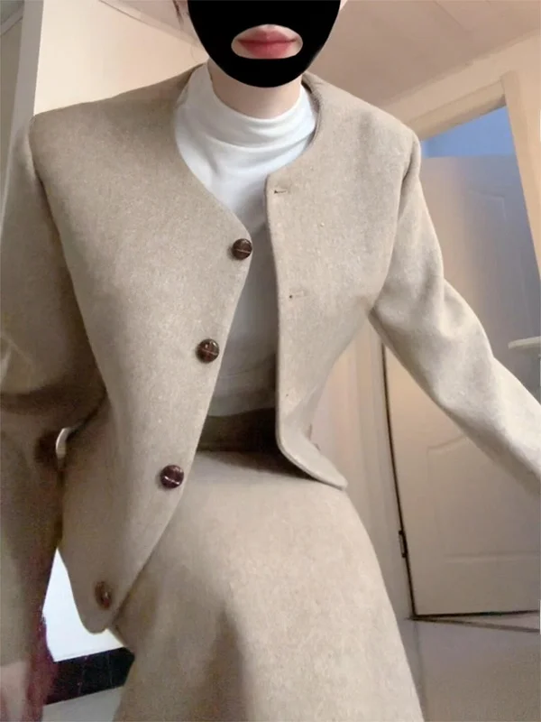 

Корейский стиль: Зимний модный комплект для женщин – утепленное шерстяное пальто и юбка с высокой талией, теплый повседневный костюм из двух предметов