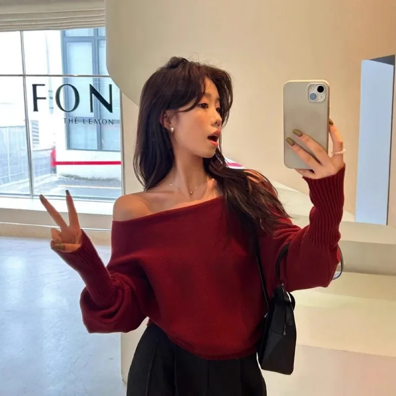 

High-end and Laid-back Innerwear Top Khaki Pure Elegant One-shoulder Off-the-shoulder Knitted Sweater for Autumn Winter Women
