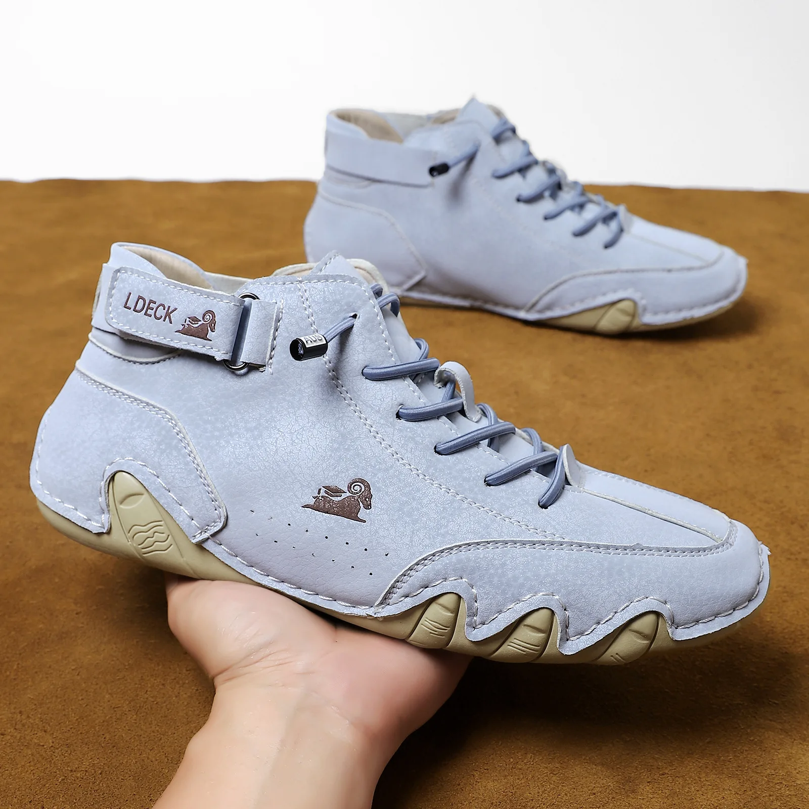 

Lightweight unisex outdoor driving shoes Slip-resistant and breathable Handcrafted sports shoes for men and women