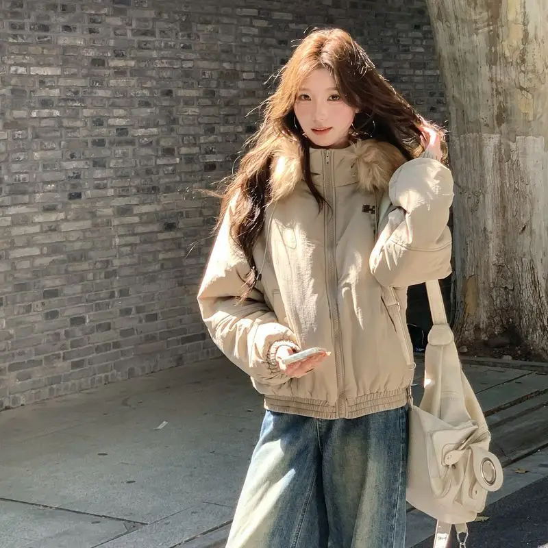 

Парка с подкладкой из натурального меха для женщин: необычный стиль, экстравагантная мода, альтернативная нишевая субкультура, особый аудиторный сегмент.