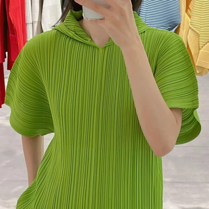 Felpa con cappuccio a pieghe Miyake 2025 Autunno Nuova maglietta versatile slim a maniche corte Felpa con cappuccio con pieghe alla moda da donna