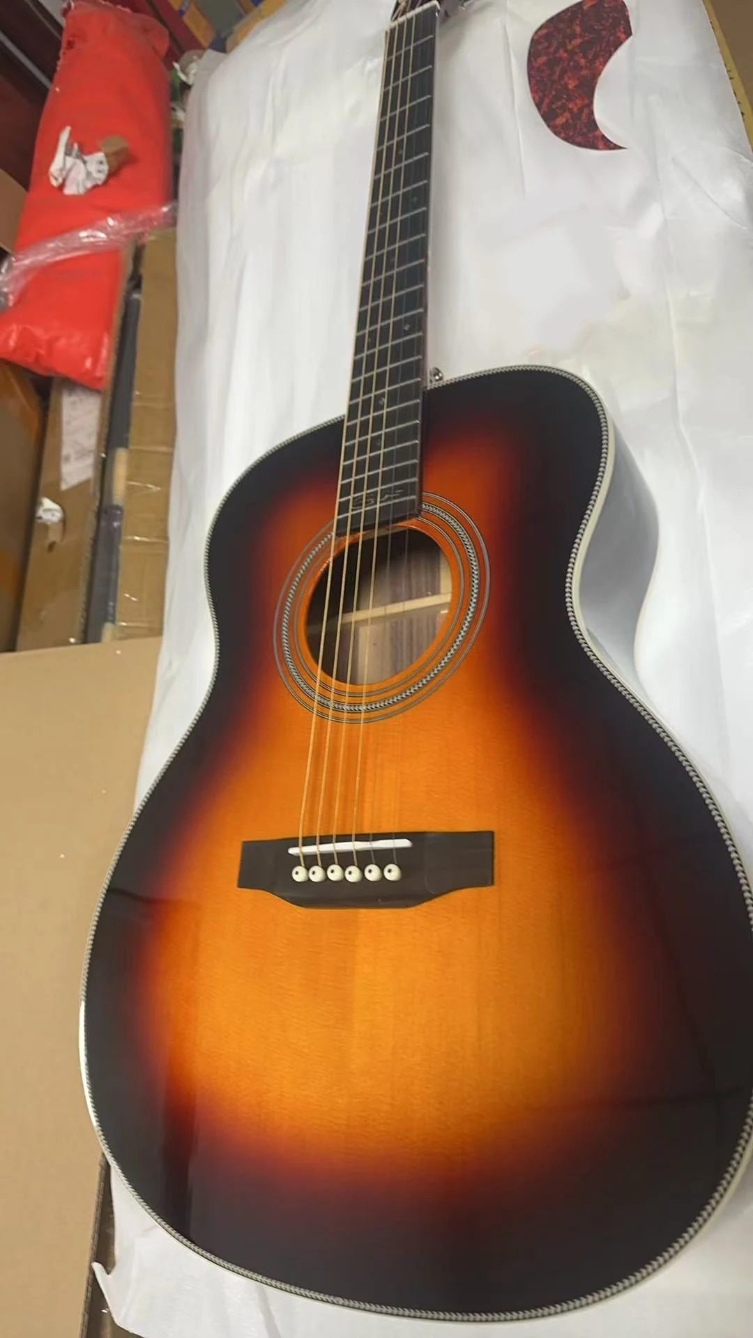 

Горячая новинка 2026: Акустическая гитара Eric Clapton Signature Auditorium Sunburst