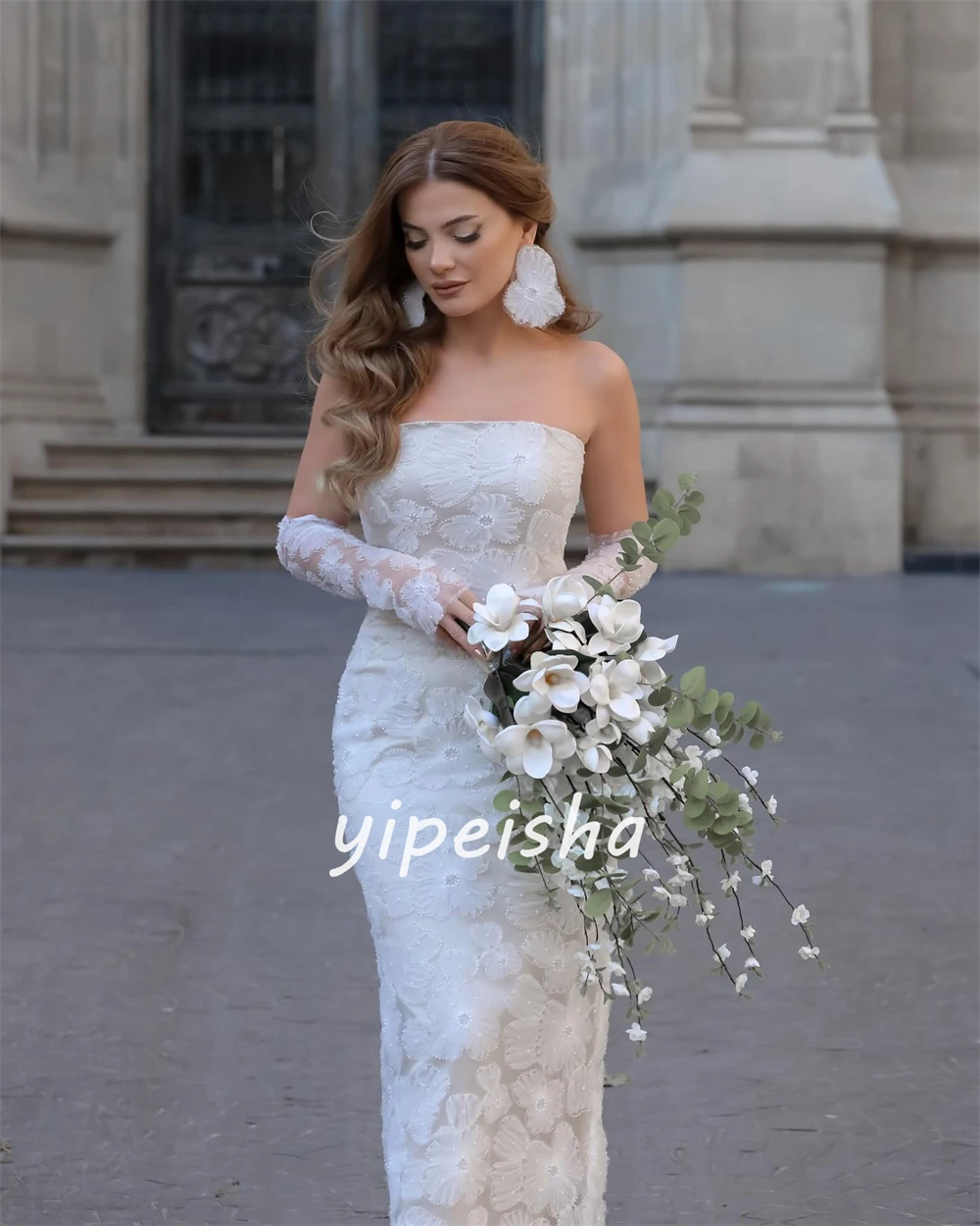 Abiti lunghi personalizzati con paillettes in pizzo squisito scintillante con fiori increspati per celebrità a-line senza spalline su misura