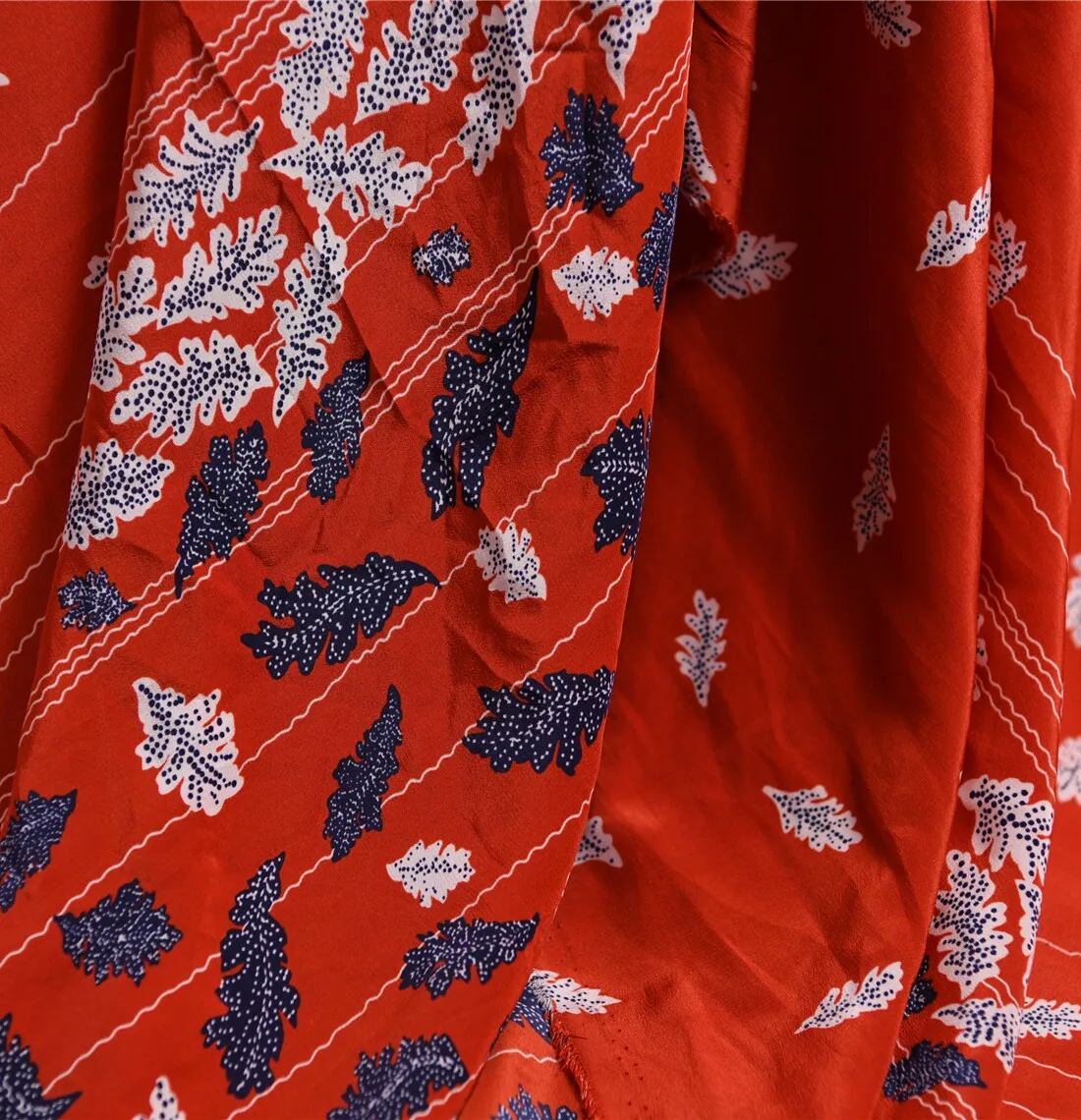 2.35m Txl Designer Silk Crepe de Chine Fabric Scattered Silver White Branch Pattern DVF Order Romantic Dress Material