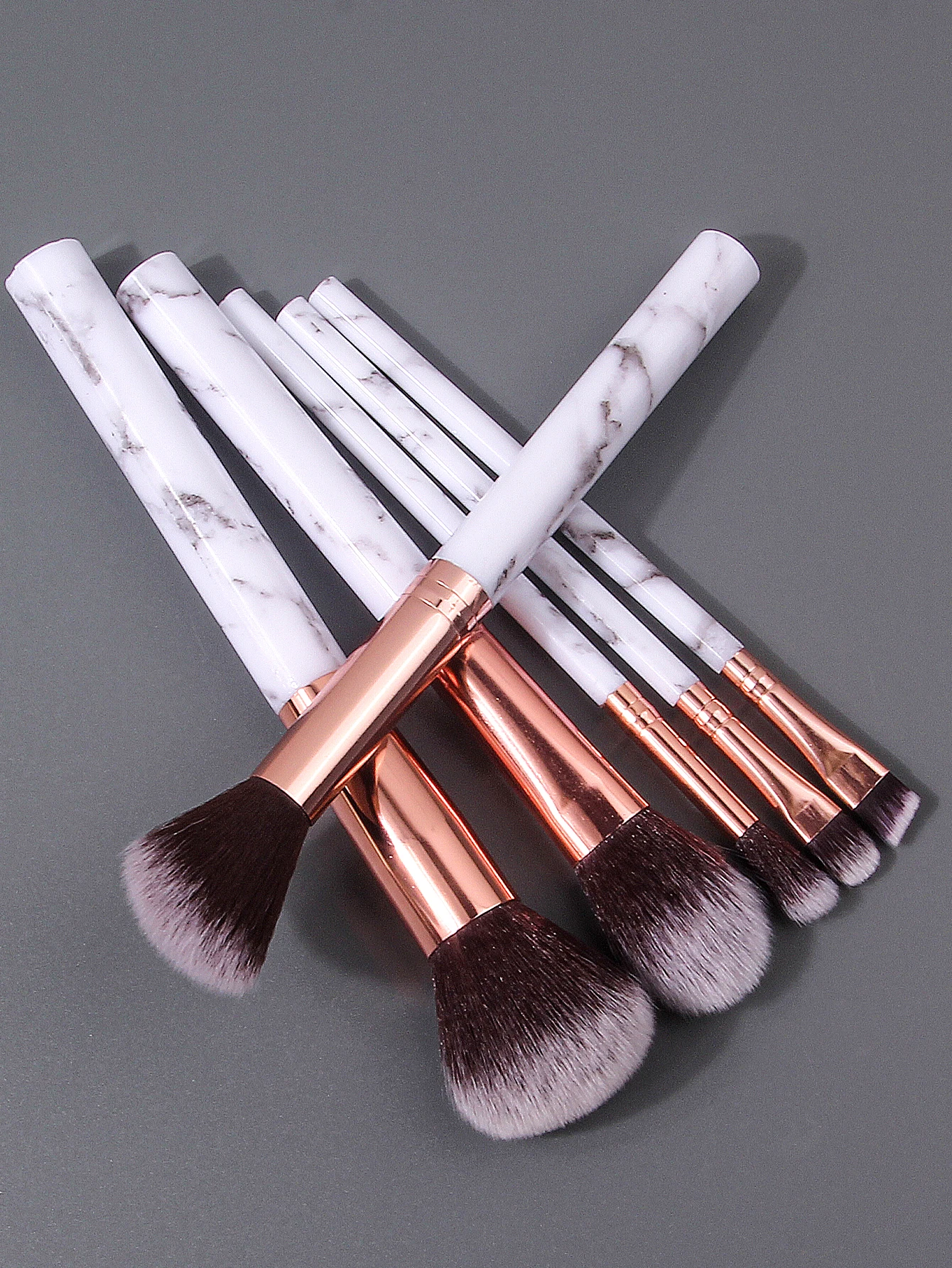 Conjunto de pincéis de maquiagem facial multifuncional, 9 peças + esponja de maquiagem macia, sopro de pó triangular + bolsa de armazenamento simples