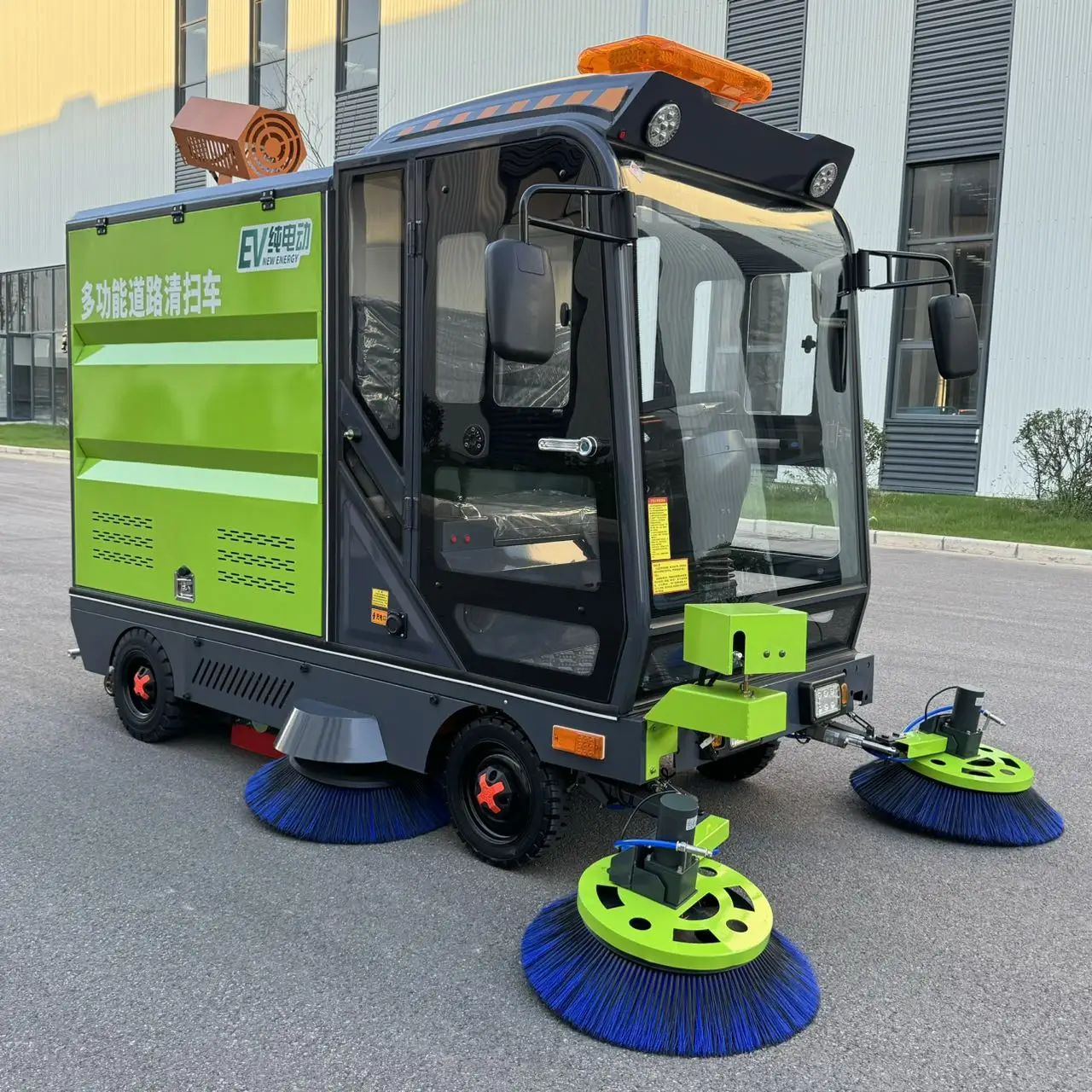Large Industrial Ride on Road Sweeper Electric Floor Cleaning Machine for Municipal Parks Public Plazas Highway Service Area