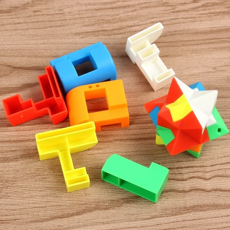 3D-Puzzle Luban Lock Schlüsselanhänger Brain Teaser Spiel Magic Mini Cube Intellektuelle Kinder Lernspielzeug für Kinder Erwachsene Antistress