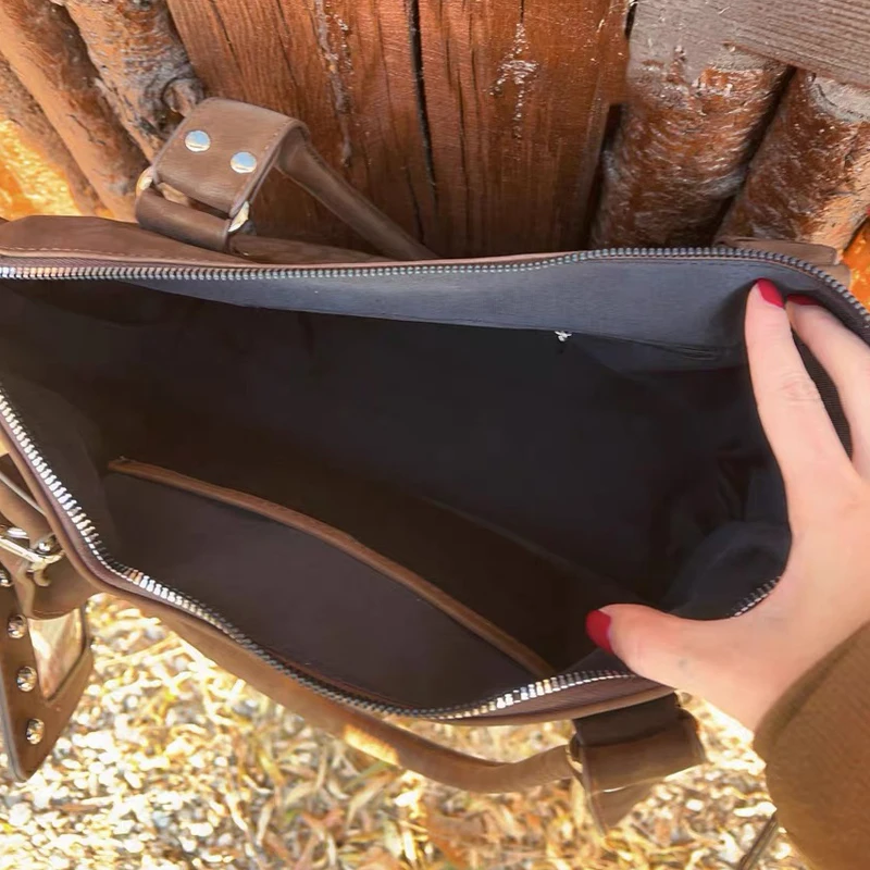 حقائب توت من جلد الغزال الصناعي للدراجات النارية والدراجات النارية للنساء حقائب يد ومحافظ فاخرة بتصميم جديد لعام 2026 بزخارف من جلد البولي يوريثان مع جيب للبطاقات وحقيبة كتف Y2K تحت الإبط جودة عالية ًالشحن مجانا وصول ا #4