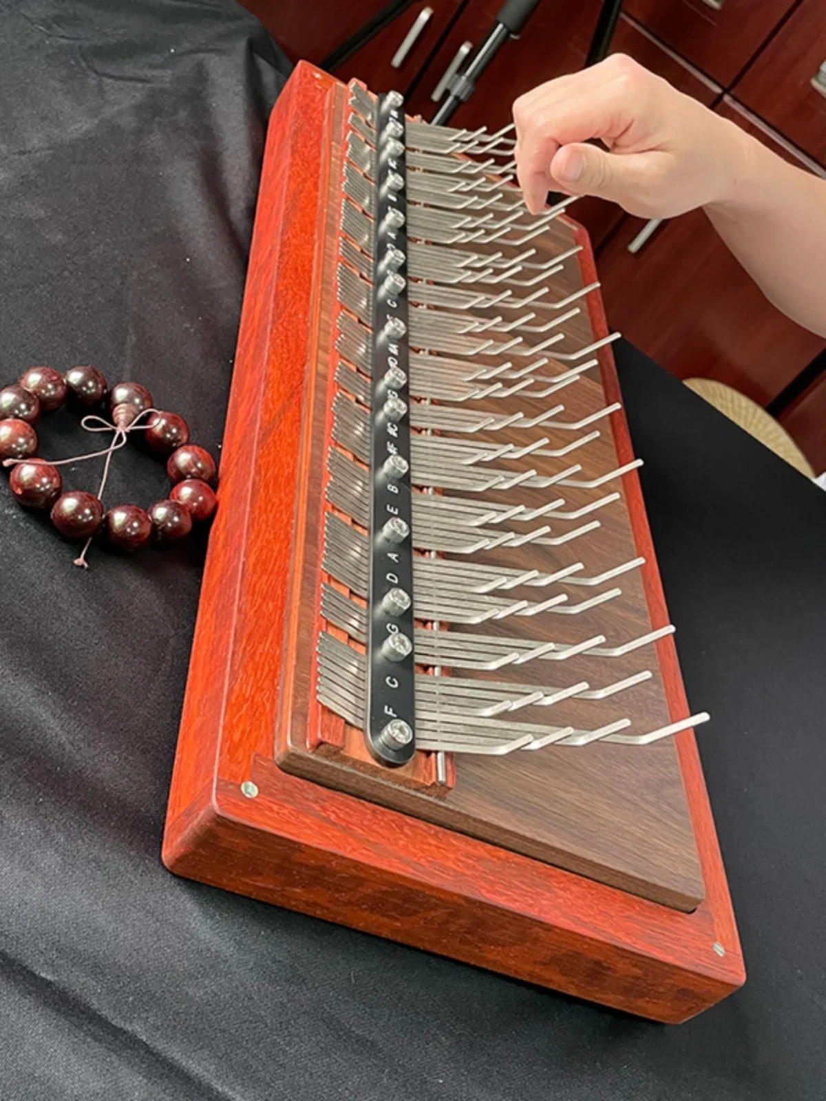 Array MBIRA Professionelles Daumenklavier Kalimba Fünf-Finger-Instrument 590 x 230 x 150 mm