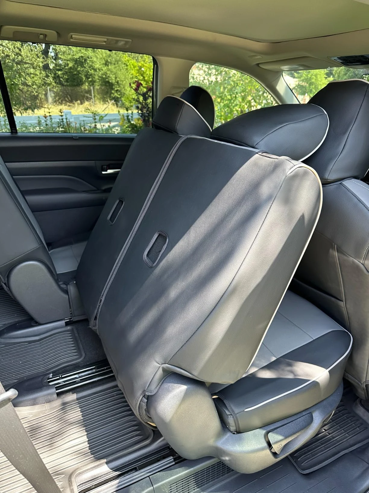 Maßgefertigter Autositzbezug 3 Reihen 7 Sitze 8 Sitze Set Premium Kunstleder für 2014-2024 2025 2026 Toyota Grand Highlander – Detail 4